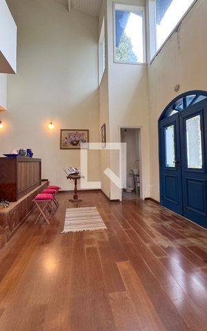 Casa de condomínio à venda com 450m², 4 quartos e 6 vagasEntrada
