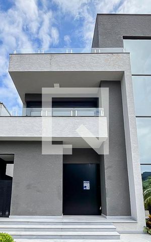 Casa de condomínio à venda com 800m², 5 quartos e 10 vagasFachada + plaquinha