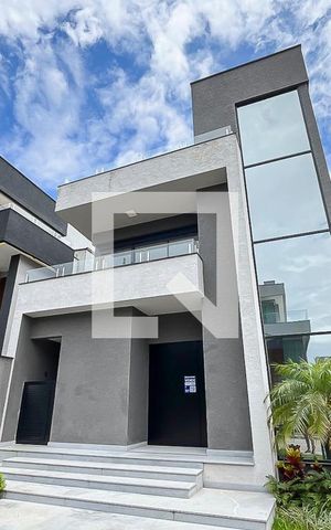 Casa de condomínio à venda com 800m², 5 quartos e 10 vagasFachada + plaquinha