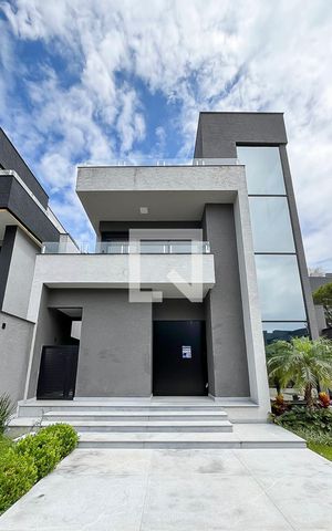 Casa de condomínio à venda com 800m², 5 quartos e 10 vagasFachada + plaquinha
