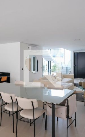 Casa de condomínio à venda com 800m², 5 quartos e 10 vagasSala