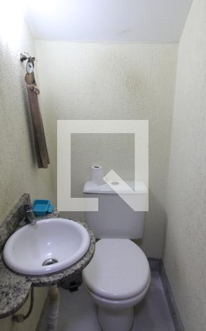 Casa de condomínio à venda com 170m², 3 quartos e 2 vagasLavabo