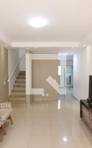 Casa de condomínio à venda com 170m², 3 quartos e 2 vagasSala