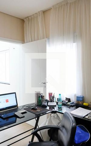 Casa de condomínio à venda com 420m², 3 quartos e 4 vagasQuarto área de serviço