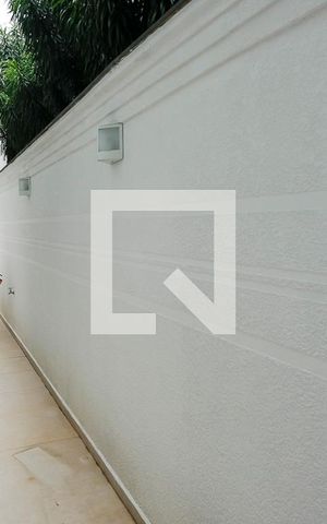 Casa de condomínio à venda com 420m², 3 quartos e 4 vagasCorredor lateral 1
