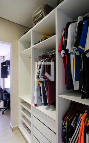 Casa de condomínio à venda com 420m², 3 quartos e 4 vagasCloset suíte 2