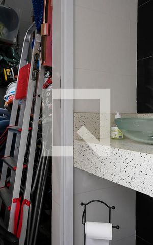 Casa de condomínio à venda com 420m², 3 quartos e 4 vagasBanheiro da piscina