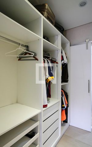 Casa de condomínio à venda com 420m², 3 quartos e 4 vagasCloset suíte 2