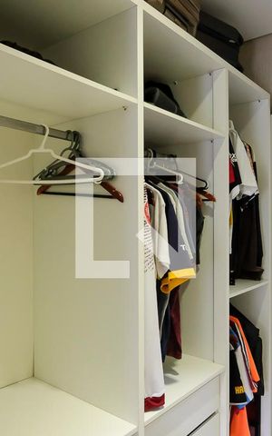 Casa de condomínio à venda com 420m², 3 quartos e 4 vagasCloset suíte 2