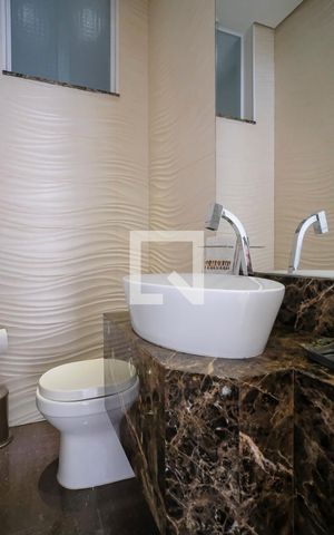 Casa de condomínio à venda com 420m², 3 quartos e 4 vagasLavabo