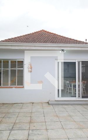 Casa à venda com 152m², 5 quartos e 3 vagasFachada  Fundos