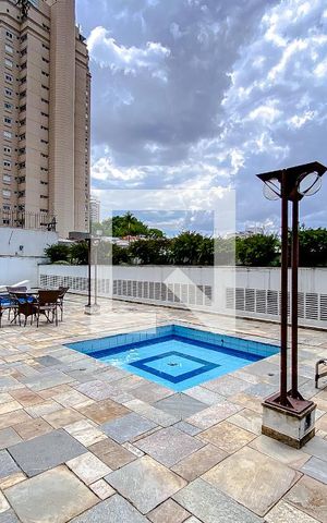 Apartamento à venda com 227m², 3 quartos e 3 vagasÁrea comum - Piscina
