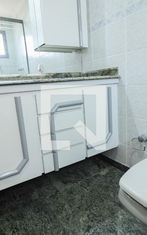 Apartamento à venda com 226m², 4 quartos e 3 vagas Apartamento à venda com 226m², 4 quartos e 3 vagasBanheiro/Suíte 3