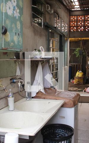 Casa à venda com 386m², 6 quartos e 4 vagasCasa 2 Area de Serviço