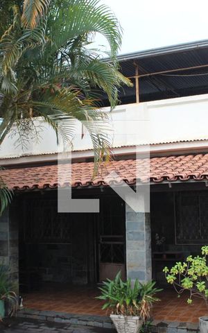 Casa à venda com 386m², 6 quartos e 4 vagasCasa 1 Quintal 