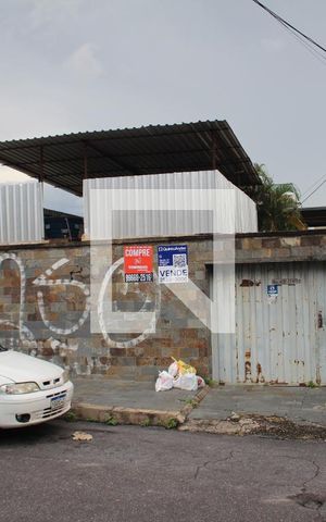 Casa à venda com 386m², 6 quartos e 4 vagasFachada