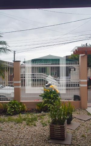 Casa à venda com 109m², 2 quartos e 2 vagas Casa à venda com 109m², 2 quartos e 2 vagasVista da Sala