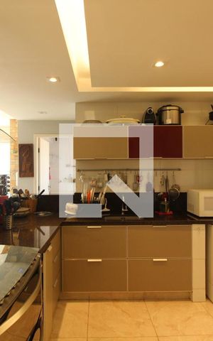Apartamento à venda com 181m², 4 quartos e 4 vagasCozinha