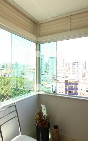 Apartamento à venda com 181m², 4 quartos e 4 vagasCozinha gourmet