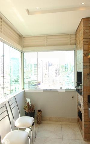 Apartamento à venda com 181m², 4 quartos e 4 vagasCozinha gourmet