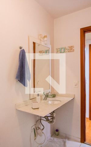 Casa à venda com 133m², 3 quartos e 2 vagasBanheiro social