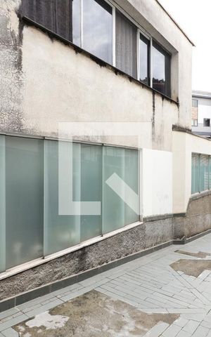 Casa à venda com 200m², 6 quartos e 6 vagas Casa à venda com 200m², 6 quartos e 6 vagasGaragem