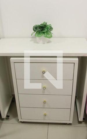 Apartamento para alugar com 76m², 3 quartos e 1 vagaQuarto
