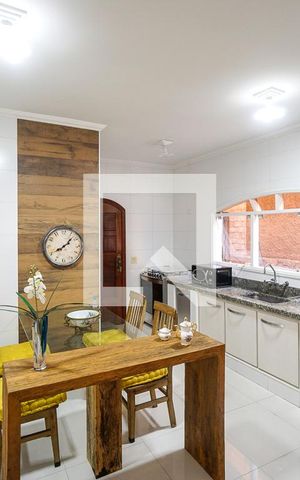 Casa à venda com 450m², 5 quartos e 2 vagas Casa à venda com 450m², 5 quartos e 2 vagasCozinha