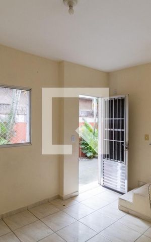 Casa de condomínio para alugar com 55m², 2 quartos e 1 vaga Casa de condomínio para alugar com 55m², 2 quartos e 1 vagaSala