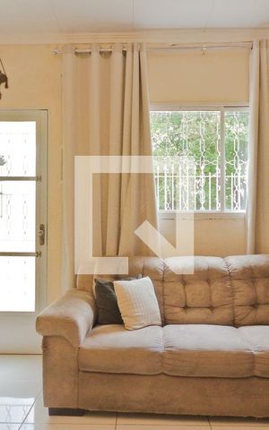 Casa à venda com 180m², 2 quartos e 1 vaga Casa à venda com 180m², 2 quartos e 1 vagaSala