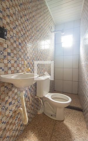 Casa para alugar com 50m², 1 quarto e 1 vaga Casa para alugar com 50m², 1 quarto e 1 vagaBanheiro