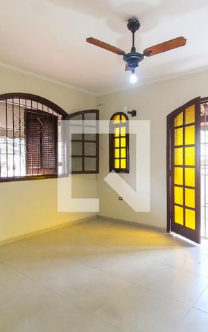 Casa à venda com 149m², 3 quartos e 3 vagas Casa à venda com 149m², 3 quartos e 3 vagasSuíte
