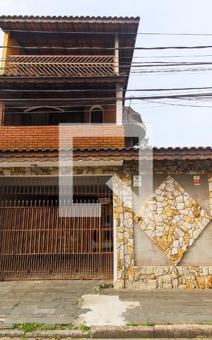 Casa à venda com 149m², 3 quartos e 3 vagas Casa à venda com 149m², 3 quartos e 3 vagasFachada + Plaquinha