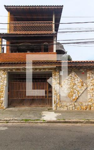 Casa à venda com 149m², 3 quartos e 3 vagas Casa à venda com 149m², 3 quartos e 3 vagasFachada + Plaquinha