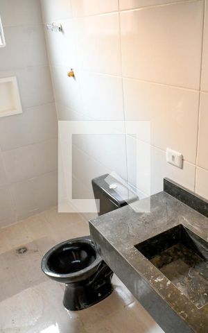 Casa à venda com 200m², 3 quartos e 2 vagas Casa à venda com 200m², 3 quartos e 2 vagasBanheiro Social