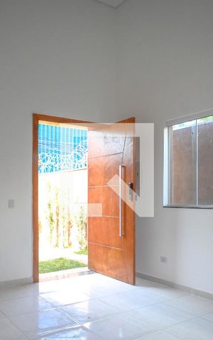 Casa à venda com 200m², 3 quartos e 2 vagas Casa à venda com 200m², 3 quartos e 2 vagasSala