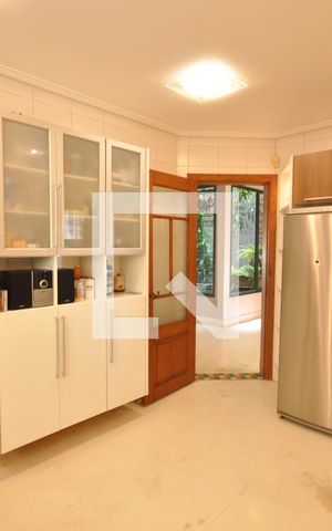 Casa à venda com 378m², 4 quartos e 8 vagasCozinha