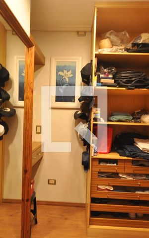 Casa à venda com 378m², 4 quartos e 8 vagasCloset da Suíte Master