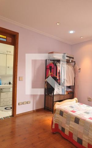 Casa à venda com 378m², 4 quartos e 8 vagasSuíte 2
