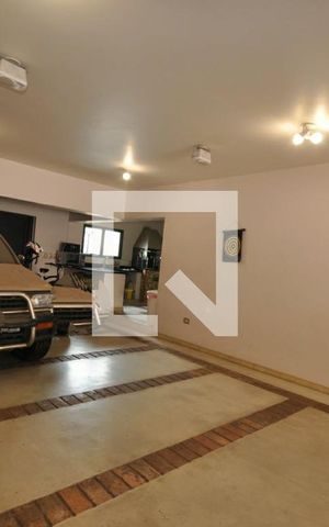 Casa à venda com 378m², 4 quartos e 8 vagas Casa à venda com 378m², 4 quartos e 8 vagasGaragem