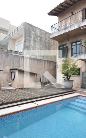 Casa à venda com 378m², 4 quartos e 8 vagasPiscina