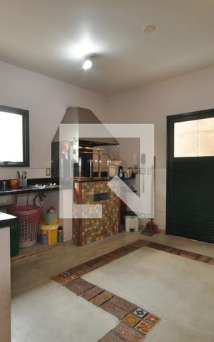 Casa à venda com 378m², 4 quartos e 8 vagasChurrasqueira