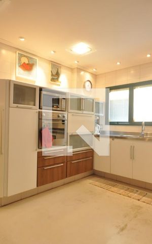 Casa à venda com 378m², 4 quartos e 8 vagasCozinha