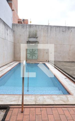 Casa à venda com 378m², 4 quartos e 8 vagasPiscina
