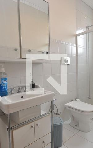 Casa à venda com 378m², 4 quartos e 8 vagasBanheiro da Suíte 2