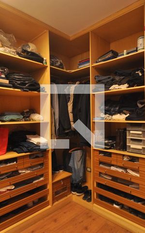 Casa à venda com 378m², 4 quartos e 8 vagasCloset da Suíte Master