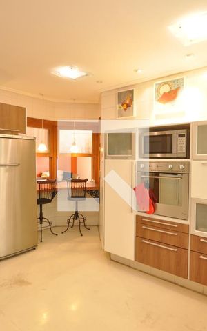 Casa à venda com 378m², 4 quartos e 8 vagasCozinha