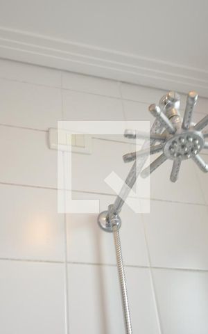 Casa à venda com 378m², 4 quartos e 8 vagasBanheiro da Suíte 2