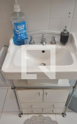 Casa à venda com 378m², 4 quartos e 8 vagasBanheiro da Suíte 2