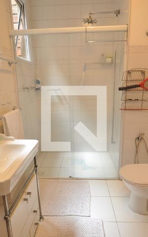 Casa à venda com 378m², 4 quartos e 8 vagasBanheiro da Suíte Master